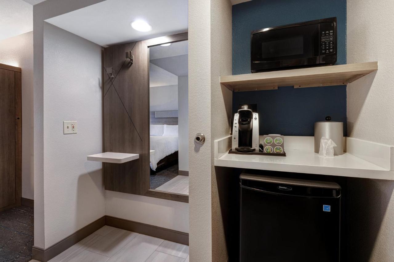 Holiday Inn Express & Suites - Kansas City Ku Medical Center By Ihg Exterior photo