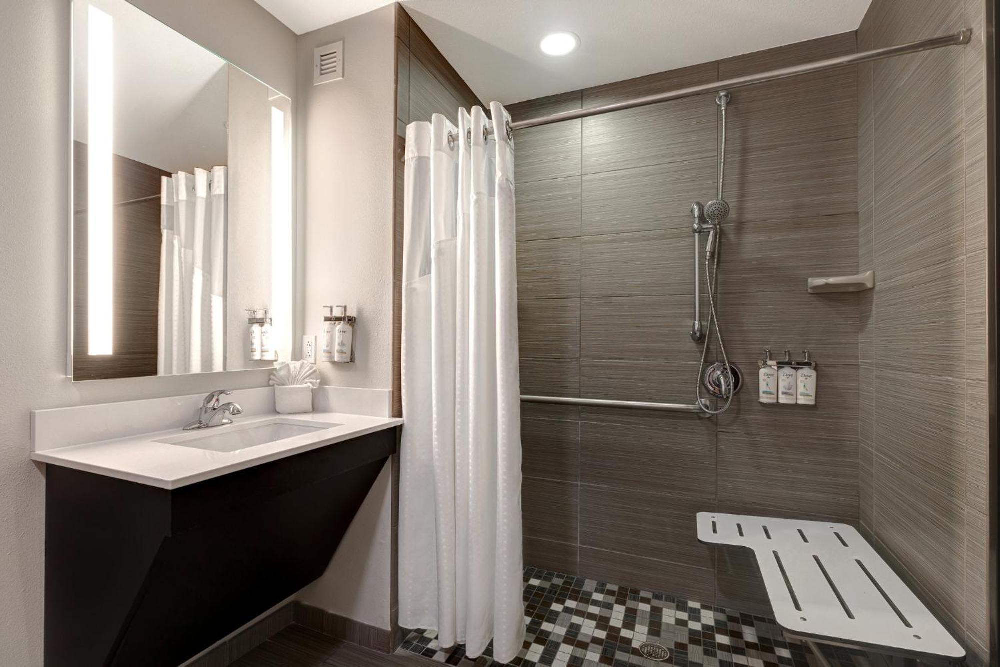 Holiday Inn Express & Suites - Kansas City Ku Medical Center By Ihg Exterior photo
